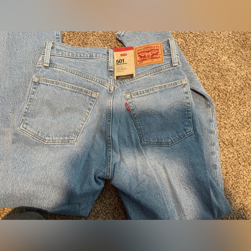 NWT WOMENS LEVI JEANS
